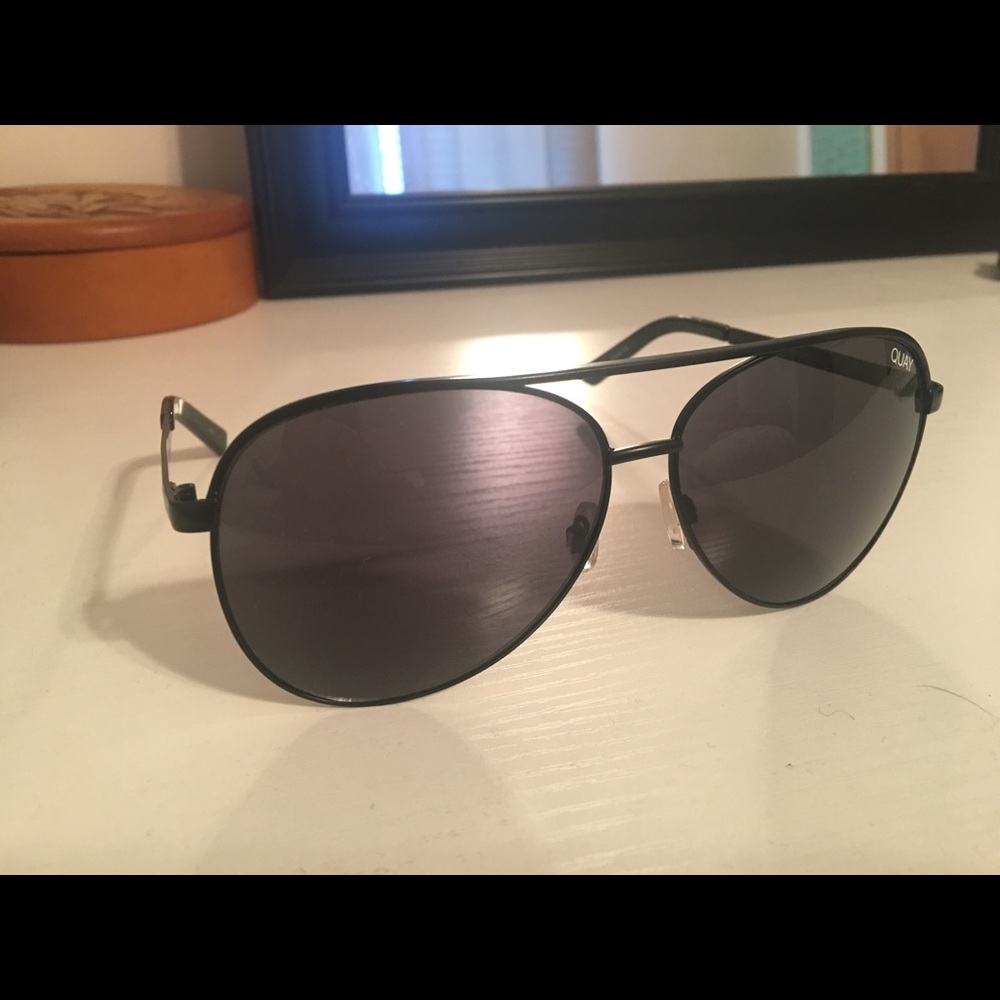 Quay Australia black aviators
